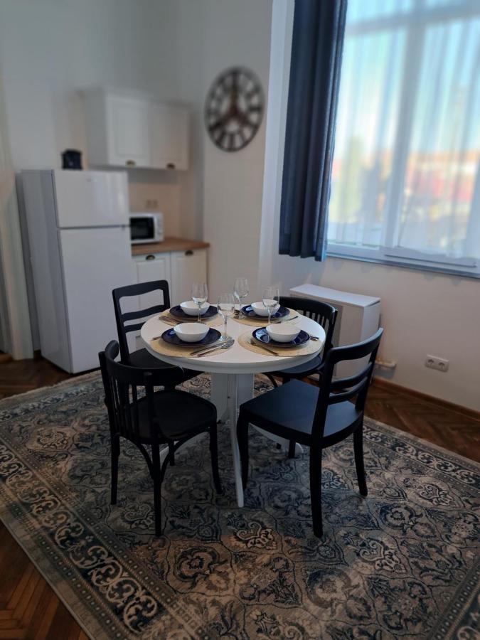 Weisz Apartment-City Center-Free Private Parking,Wifi,Ac 카레이 외부 사진